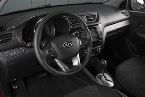 Седан Kia Rio 2012 года, 940000 рублей, Омск