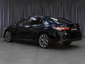Седан Toyota Camry 2019 года, 3819000 рублей, Тюмень