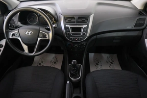 Хетчбэк Hyundai Solaris 2015 года, 989000 рублей, Омск