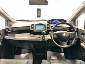 Минивэн Honda Freed 2010 года, 995000 рублей, Красноярск