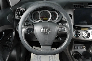 Внедорожник Toyota RAV4 2012 года, 1399000 рублей, Тюмень