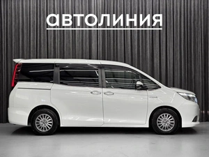 Минивэн Toyota Esquire 2015 года, 1849000 рублей, Красноярск