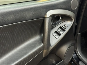 Внедорожник Toyota RAV4 2011 года, 1797000 рублей, Красноярск