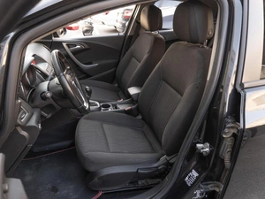 Седан Opel Astra 2013 года, 929000 рублей, Саратов