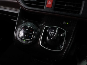 Минивэн Toyota Esquire 2018 года, 2499000 рублей, Воронеж