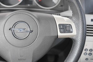 Хетчбэк Opel Astra 2008 года, 399000 рублей, Кемерово