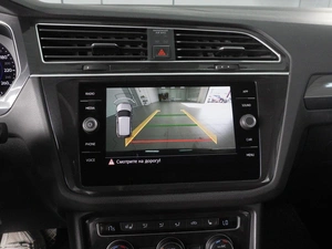 Внедорожник Volkswagen Tiguan 2018 года, 2876000 рублей, Красный Пахарь