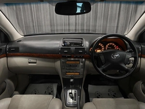 Седан Toyota Avensis 2005 года, 799000 рублей, Красноярск