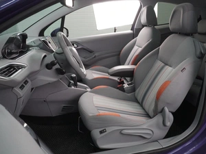 Хетчбэк Peugeot 208 2013 года, 849000 рублей, Воронеж