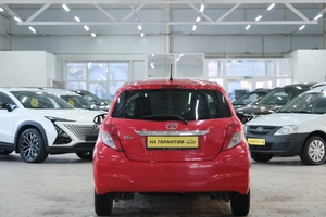 Хетчбэк Toyota Vitz 2011 года, 849000 рублей, Омск