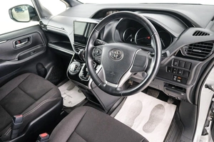 Минивэн Toyota Esquire 2016 года, 2439000 рублей, Красноярск