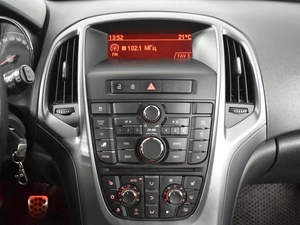 Седан Opel Astra 2013 года, 676200 рублей, Казань