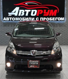 Минивэн Toyota Isis 2012 года, 1297000 рублей, Красноярск