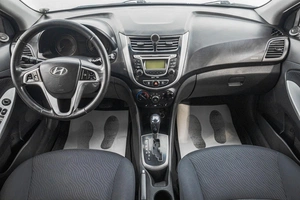 Седан Hyundai Solaris 2011 года, 729000 рублей, Барнаул