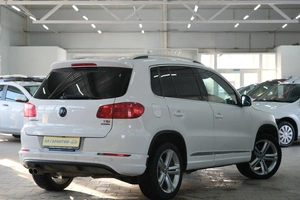 Внедорожник Volkswagen Tiguan 2013 года, 899000 рублей, Омск