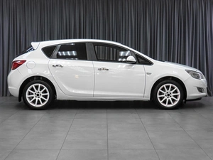 Хетчбэк Opel Astra 2012 года, 699000 рублей, Тюмень