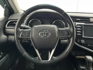 Седан Toyota Camry 2019 года, 2550000 рублей, Красноярск