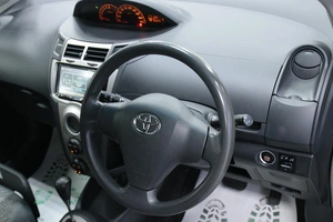 Хетчбэк Toyota Vitz 2008 года, 668000 рублей, Солонцы