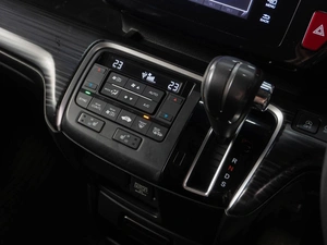 Минивэн Honda Stepwgn Spada 2015 года, 2029000 рублей, Тюмень