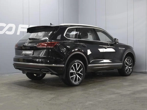 Внедорожник Volkswagen Touareg 2021 года, 6470000 рублей, Омск