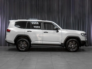 Внедорожник Toyota Land Cruiser 2021 года, 10499000 рублей, Тюмень