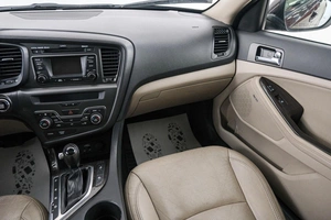 Седан Kia Optima 2012 года, 1399000 рублей, Красноярск