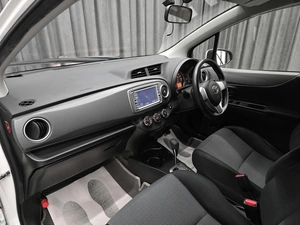 Хетчбэк Toyota Vitz 2014 года, 799000 рублей, Красноярск