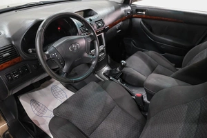 Седан Toyota Avensis 2005 года, 729000 рублей, Новокузнецк