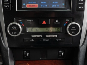 Седан Toyota Camry 2013 года, 1859000 рублей, Тюмень