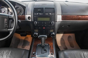Внедорожник Volkswagen Touareg 2008 года, 1449000 рублей, Барнаул