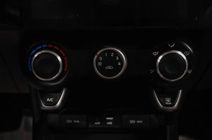 Седан Kia Rio 2019 года, 1349000 рублей, Новокузнецк