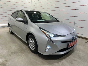 Лифтбек Toyota Prius 2016 года, 1295000 рублей, Красноярск
