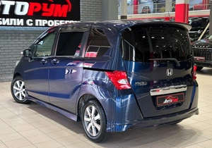 Минивэн Honda Freed 2010 года, 998000 рублей, Красноярск