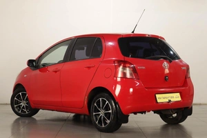 Хетчбэк Toyota Yaris 2007 года, 649000 рублей, Челябинск
