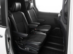 Минивэн Toyota Noah 2018 года, 2407000 рублей, Тюмень