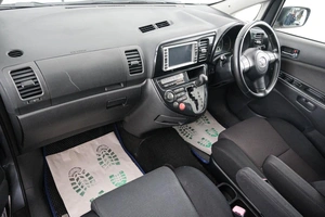 Минивэн Toyota Wish 2004 года, 869000 рублей, Красноярск