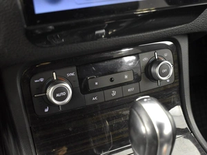 Внедорожник Volkswagen Touareg 2015 года, 2437100 рублей, Казань