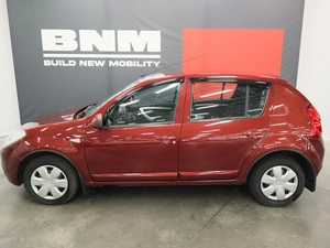 Хэтчбек Renault Sandero 2011 года, 630000 рублей, Курск