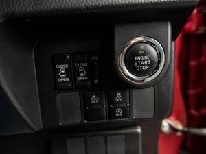 Хетчбэк Toyota Tank 2018 года, 1070000 рублей, Тюмень