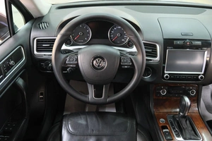 Внедорожник Volkswagen Touareg 2013 года, 2099000 рублей, Омск