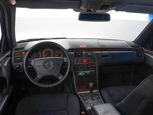 Седан Mercedes-benz E-класс 1997 года, 947052 рублей, Москва