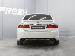 Седан Honda Accord 2013 года, 1680000 рублей, Омск