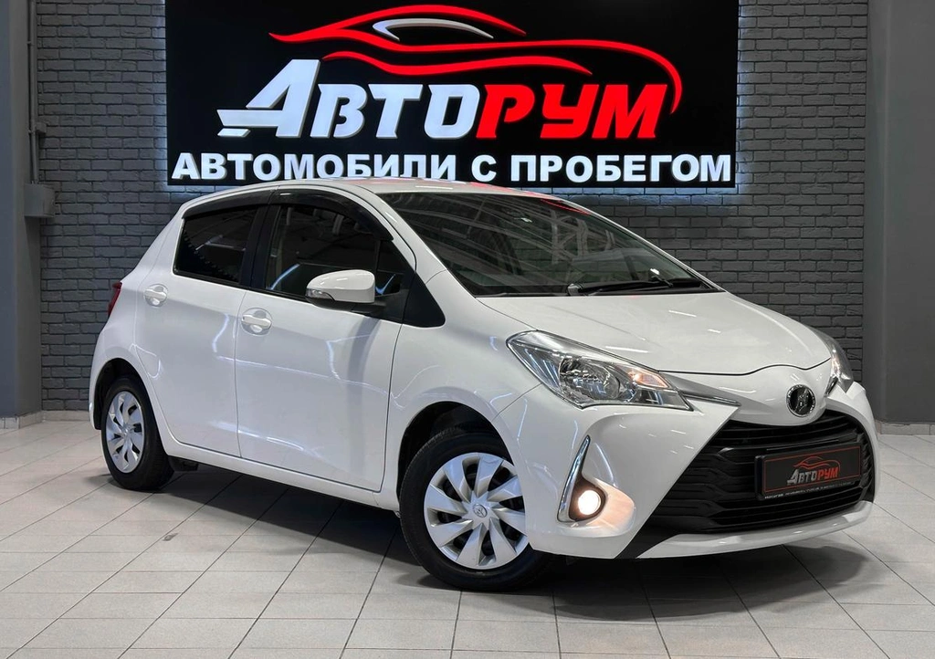 Хетчбэк Toyota Vitz 2017 года, 1087000 рублей, Красноярск