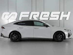 Лифтбек Changan UNI-V 2023 года, 2455000 рублей, Красный Пахарь
