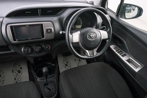 Хетчбэк Toyota Vitz 2015 года, 849000 рублей, Красноярск