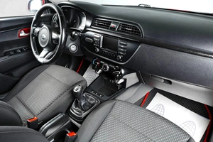 Седан Kia Rio 2018 года, 919000 рублей, Тюмень