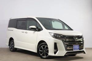 Минивэн Toyota Noah 2019 года, 2799000 рублей, Новосибирск