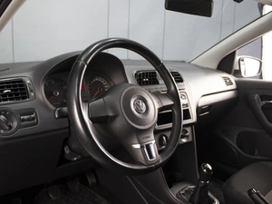 Седан Volkswagen Polo 2012 года, 640000 рублей, Омск