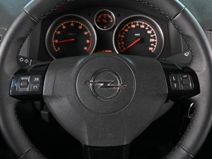 Седан Opel Astra 2011 года, 679000 рублей, Аксай