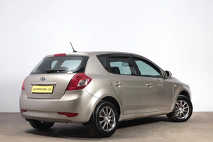 Хетчбэк Kia Ceed 2010 года, 669000 рублей, Новосибирск